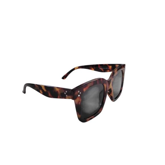 Privé Revaux Designer Tortoise Shell Squared Sunglasses with Hard Case - Picture 7 of 15